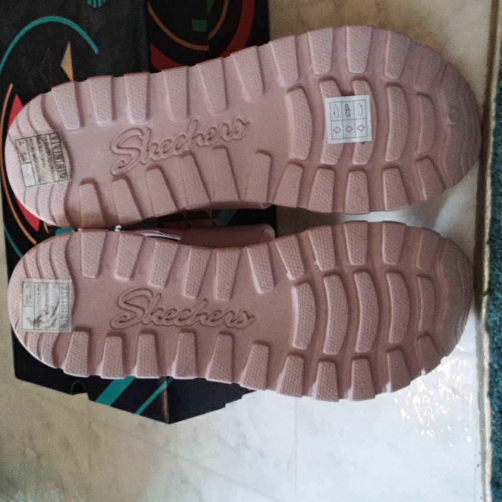 NWT Skechers Foamies - Picture 5 of 6